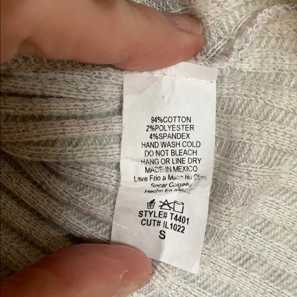 🎉 SOLD!!!! 2/$12. Illa Illa Top - Picture 5 of 7